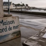 Maison pas cher au bord de la mer, panneau et prix au m²